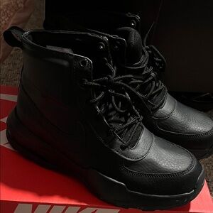 Like New!!!Nike Black Boots.